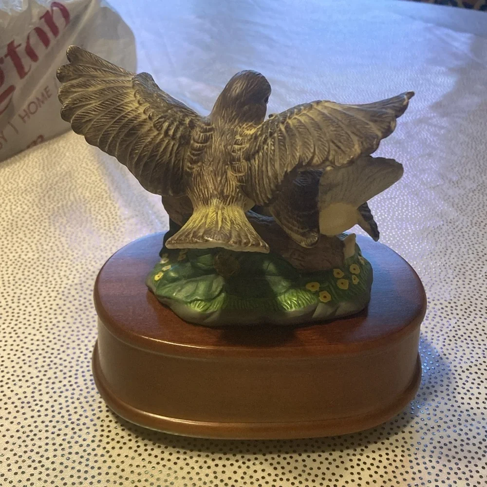 SPARROW MUSIC BOX figurine statue sculpture gift vintage bird decor